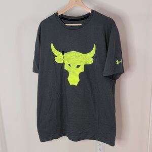 Under Armour Men's Dark Gray Tee with Bright Green Bull Graphic